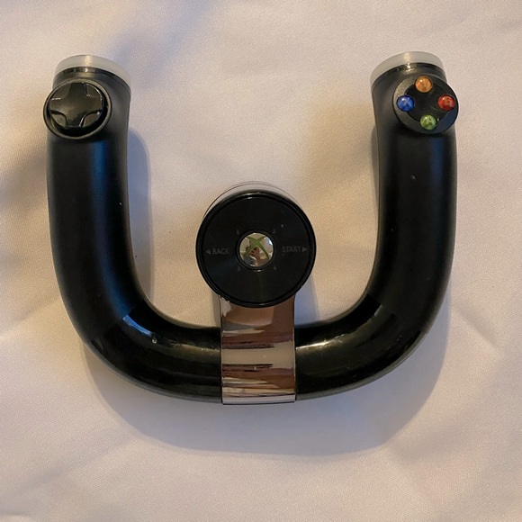 Xbox360 wireless steering wheel controller, uses 2 AA batteries - Picture 1 of 3